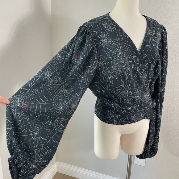 Laura Byrnes Hope Morrison Wrap Top Womens 3X Black Spiderweb Bell Sleeve Gothic - Picture 2 of 12